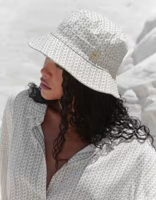 4th & Reckless x Loz Vassallo alice linen bucket hat in cream and white | ASOS (Global)