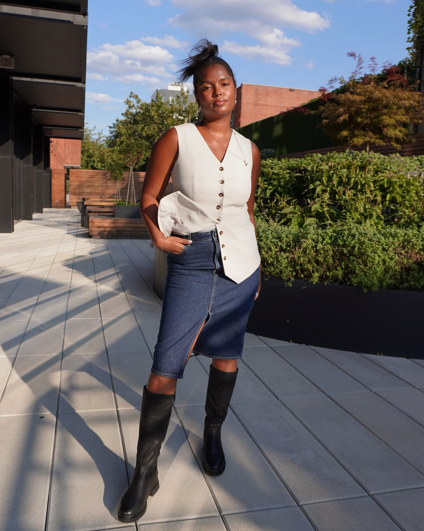 The boots have entered the chat! @naturalizer #partner 
•
•
•
•
#explore #explorepage #ootd #ootdguide #fashionblogger #ootdgoals #ootdgals #ootdinspo #autumnfashion #falloutfits #fallboots #blackboots #boots