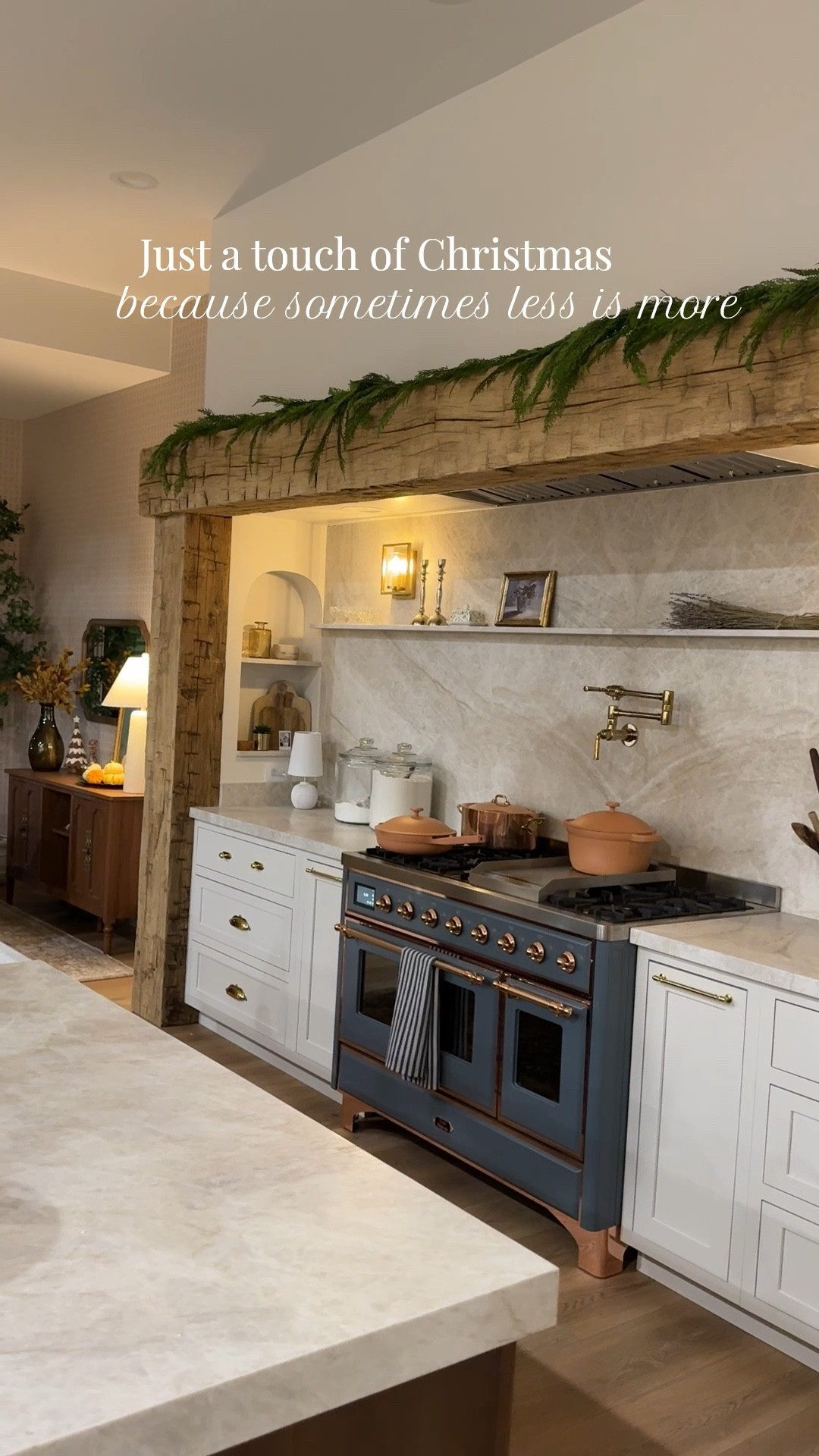 Loving my new garland and have no intentions of adding anything else to it. It’s gorgeous just the way it is. 😍