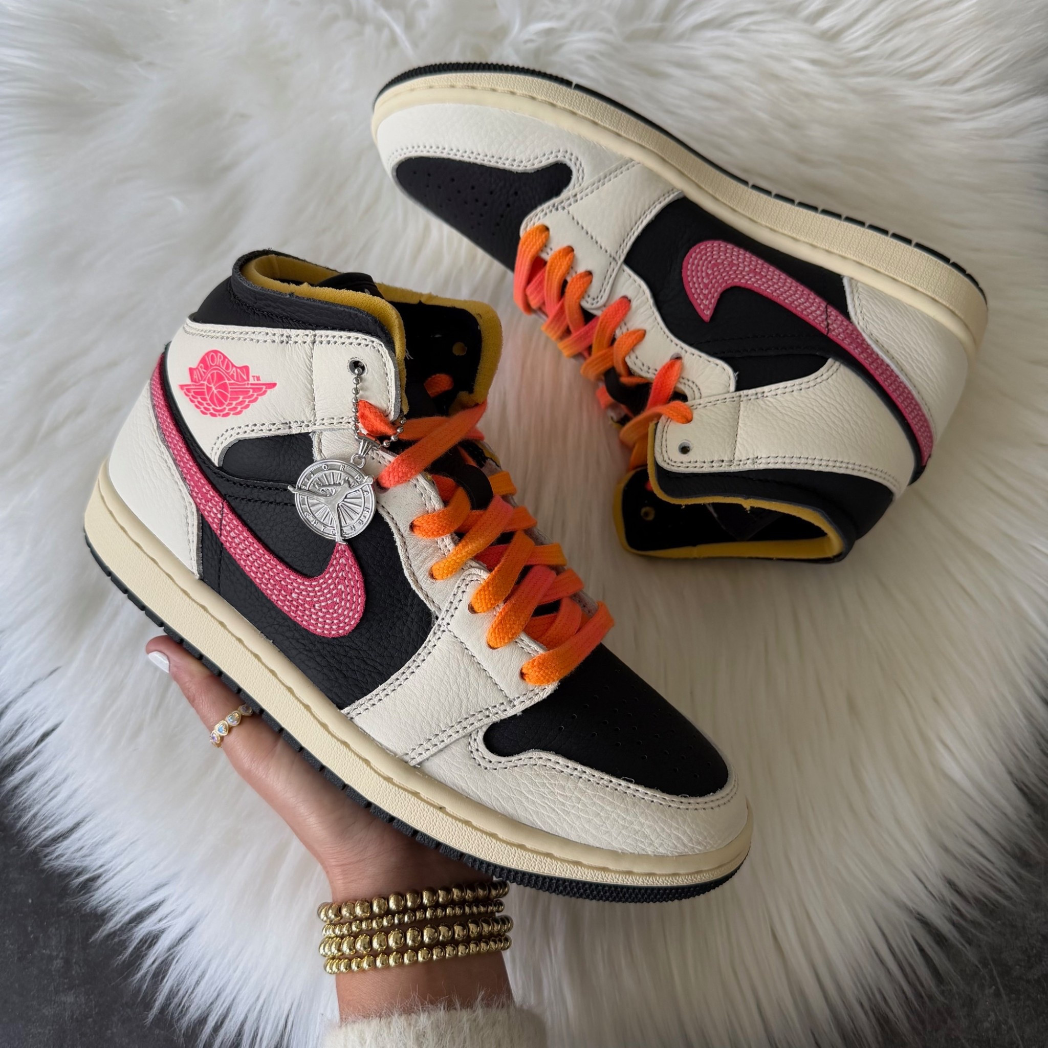 Air Jordan 1 Mid SE Edge
