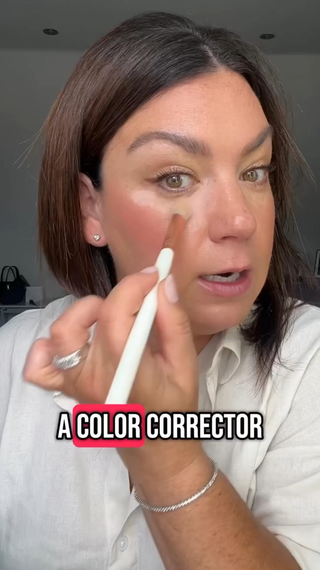 Struggling with dark circles, redness or pigmentation? Let’s fix it in 3 simple steps with the @maybelline Eraser Concealer – one of my all-time faves!

Here’s your foolproof routine for flawless, natural coverage:

⸻

Step 1: Correct

Use the peach or neutraliser shade to cancel out dark circles, blue/purple tones or pigmentation.
Dab it just where you see discolouration – a little goes a long way! Blend gently with your finger or sponge.

⸻

Step 2: Conceal

Now go in with your skin-tone match shade.
Tap it over the corrected areas to blend everything seamlessly and bring brightness back to your face.
This concealer blends like a dream and never feels cakey!

⸻

Step 3: Lift

Use a lighter shade (1–2 shades brighter than your skin) to lift the face.
Apply in the inner corners of the eyes, outer corners, and down the bridge of the nose for that snatched, fresh look. Blend upwards for a natural lift!

⸻

Pro Tip: Set lightly with a translucent powder if needed, and you’re ready to go — fresh, bright, and flawless all day.

⸻

Save this for your next makeup routine or tag a friend who needs help with under-eye coverage!

#maybellineconcealer #maybellineeraser #colourcorrecting #makeuptips #makeupforbeginners #concealertips #undereyemakeup #darkcircles #flawlessskin #drugstoremakeup #makeuphacks #makeuptutorial #concealercorrector #makeuplook #beautytok #makeuptransformation #glowup #makeupoftheday #3stepmakeup #quickmakeup