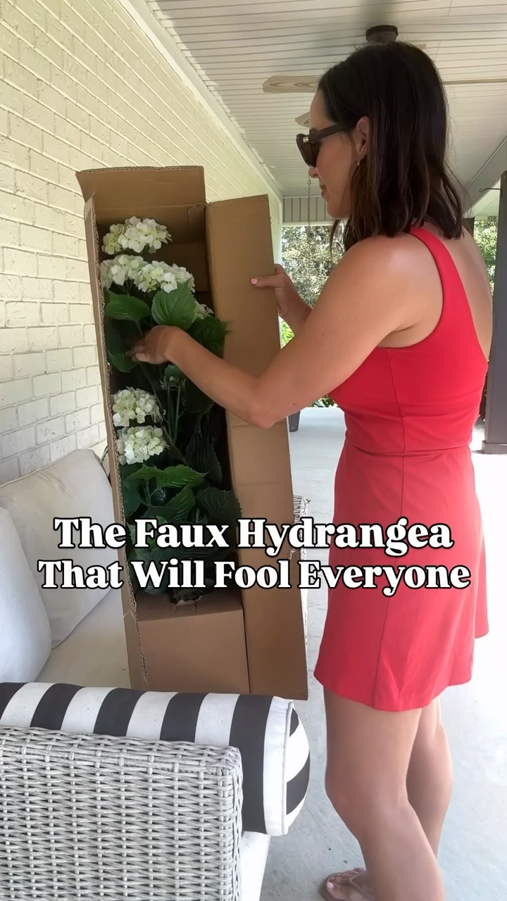 The best faux hydrangeas that will seriously fool everyone!! If you’re starting to think about the spring and summer flowers for your front porch, this is the perfect thing to order now. They look so real, add the prettiest pop of color, and you don’t have to worry about watering or replacing them all season.

#LTKspring