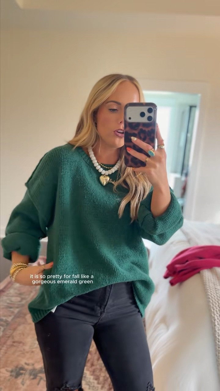 Loving this soft-comfy sweater 🍂🍁

#LTKSeasonal #LTKootd #LTKmomlife