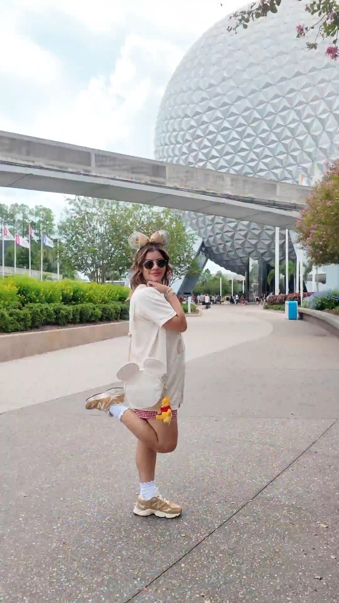 A very honey sweet fit for Disney! #winniethepooh #poohbear #Disneyootd #Disneyoutfit