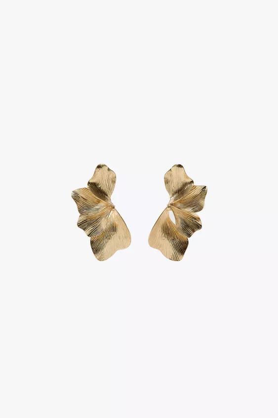 Embossed metal fan-shaped earrings. Push-back fastening. | Zara UK