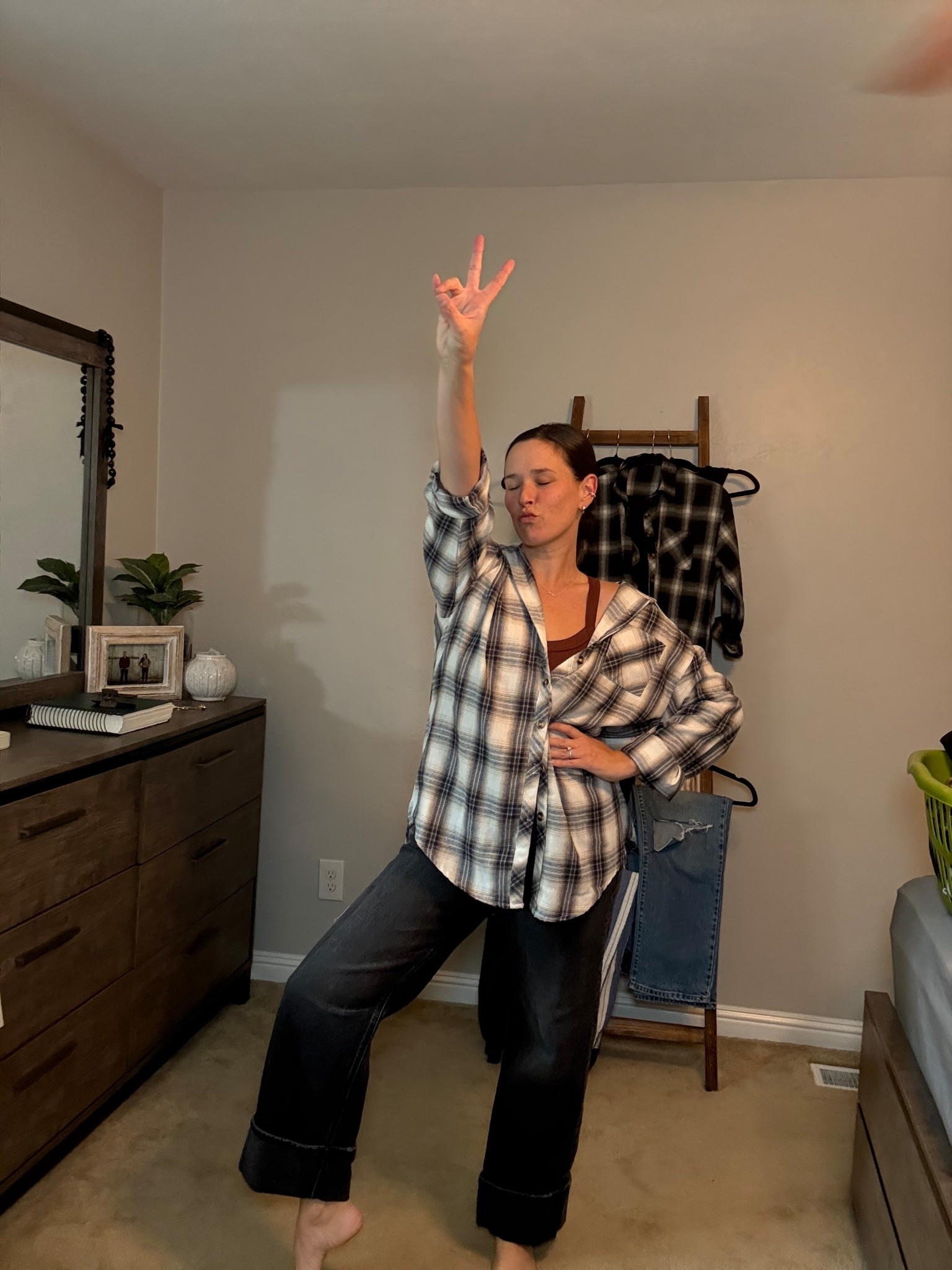 five minutes and I’m out the door, simple fit today 💁🏻‍♀️