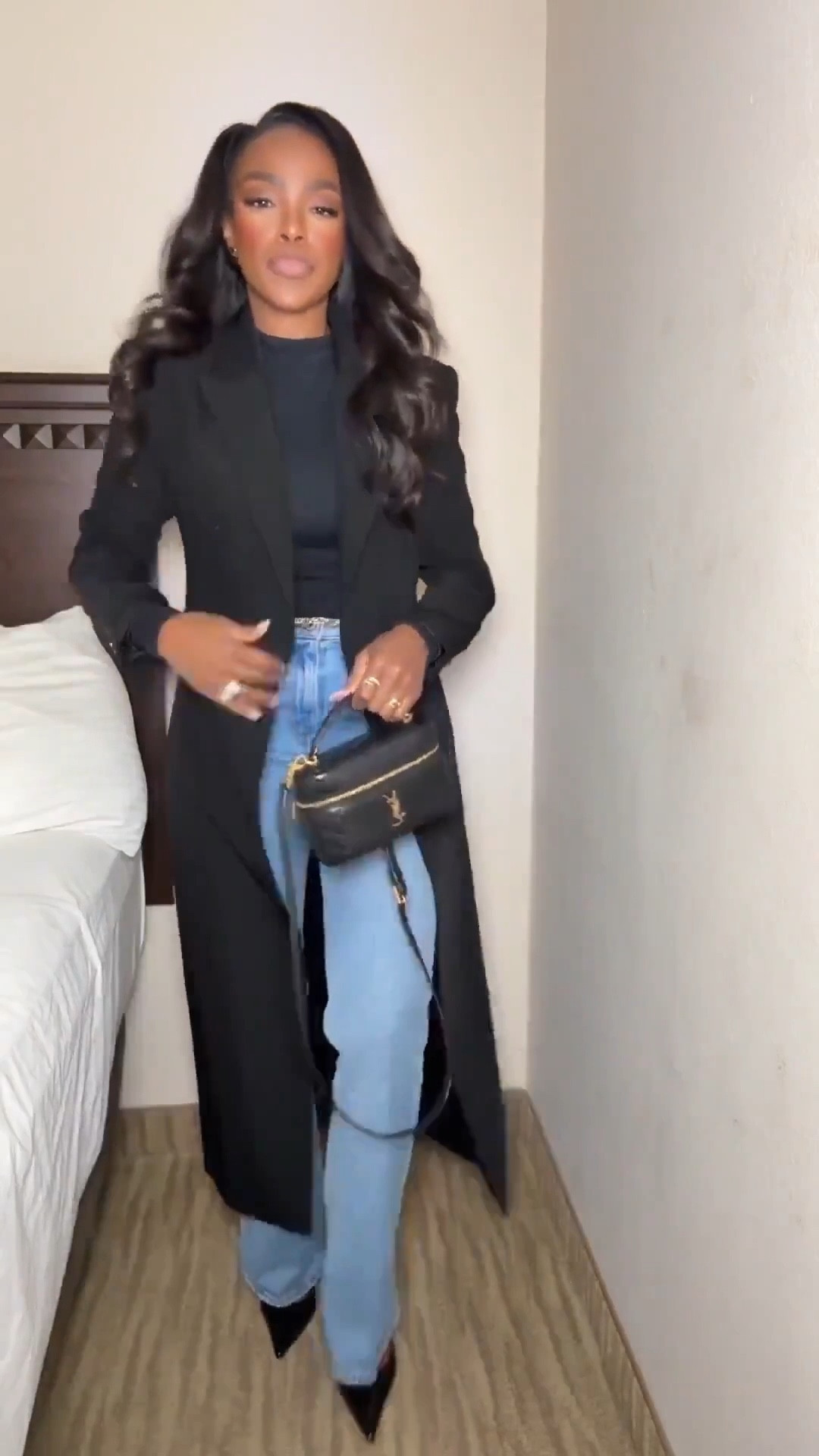 ✨ Effortlessly Polished, Always Classic

A sleek black base layered with a longline coat instantly elevates a simple denim look. This outfit is all about clean lines and timeless staples — the kind of pieces you can rewear endlessly while keeping the cost per wear low. Perfect for dressing up everyday denim without trying too hard.

Perfect for:
• Dinner plans
• City days
• Meetings or appointments
• Travel outfits that still feel chic

📏 Sizing:
Top: Small  
Jeans: Small  
Coat: Small  
Shoes: True to size  
Bag: One size  

Measurements:
5’4” · 140 lbs · 36D · 27” waist · 40” hips

A classic long coat outfit, elevated denim styling, polished everyday looks, chic black blazer layers, timeless capsule wardrobe pieces styled for real life.

Follow me on Instagram and YouTube @kirasfashionfinds