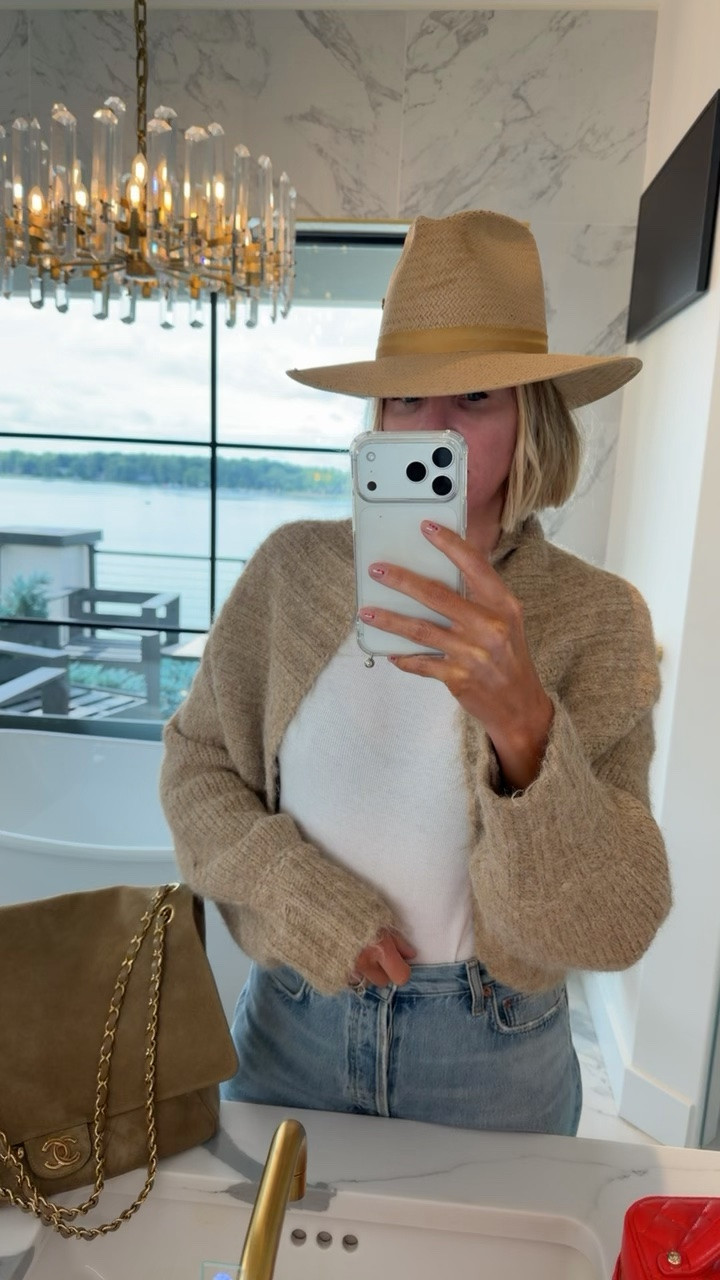 The summer sweater I can’t stop wearing  😍 the fit the color.. everything is 💯 use my code ABBY20 for 20% off ❤️