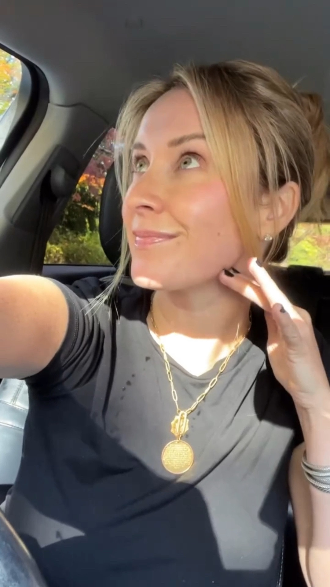 The 90 second makeup routine made possible by the biggest skin glow up last week! Last Monday I did a CO2 laser at @cocoaesthetic_ , performed by @aesthetics_by_jessyoung. Jess did a full assessment of my skin and tailored the treatment to my skin type and how long I had to recover 🤪 I couldn’t be happier with the results, my skin feels baby soft - even if it looked like I was a wearing a Halloween mask for a week 🎃 I’ve been chatting with so many friends who are on the fence about it - my advice? If you’re spending $ on good skincare products, get to the root of it first and get your skin in a good spot to make the products work even better!  #skincareroutine #co2laser #medicalgradeskincare #mainlinepa #malvernpa #skincareover40