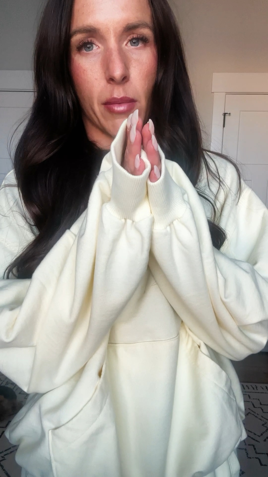 Let’s dive a little deeper into this set tonight! 

Here is my dilemma, I don’t LOVE it. I’ve decided to be more intentional with my purchases, and only buy quality. 

That being said, this was on sale and half the price of the higher quality one I wanted. - do I buy once and be done, or buy more??? 



#LTKgrwm #LTKmomlife #LTKfitnessgoals