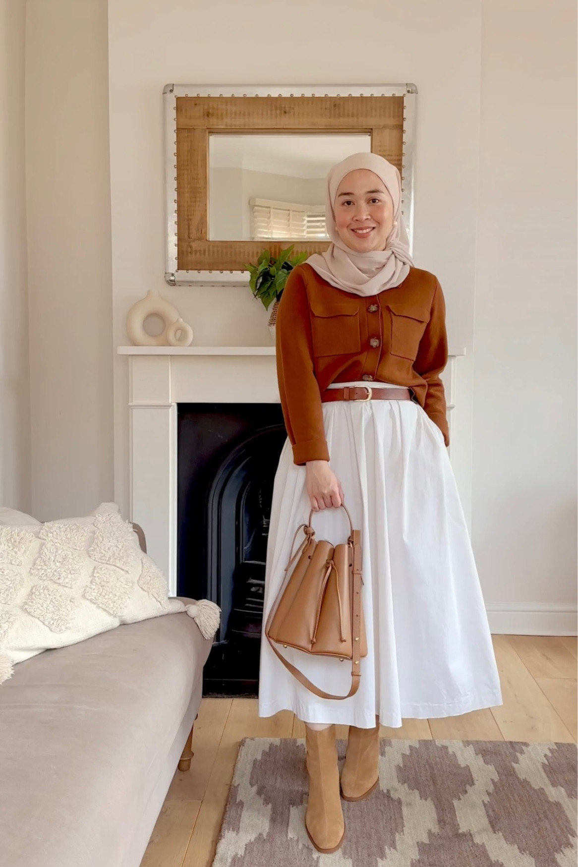 Autumn modest fashion inspo GRWM 🍂 Absolutely my favourite season for dressing up. Loving this cardigan from @sezane and the rich brown colour 🥰 I want it in every single colour please ❤️

#modestfashion #autumnfashion #autumnootd #chanel19 #hijabfashionstyle #hijabinspiration #satinskirt #marksandspencerstyle #modestootd #petitefashionblogger #modestfashionblogger 
