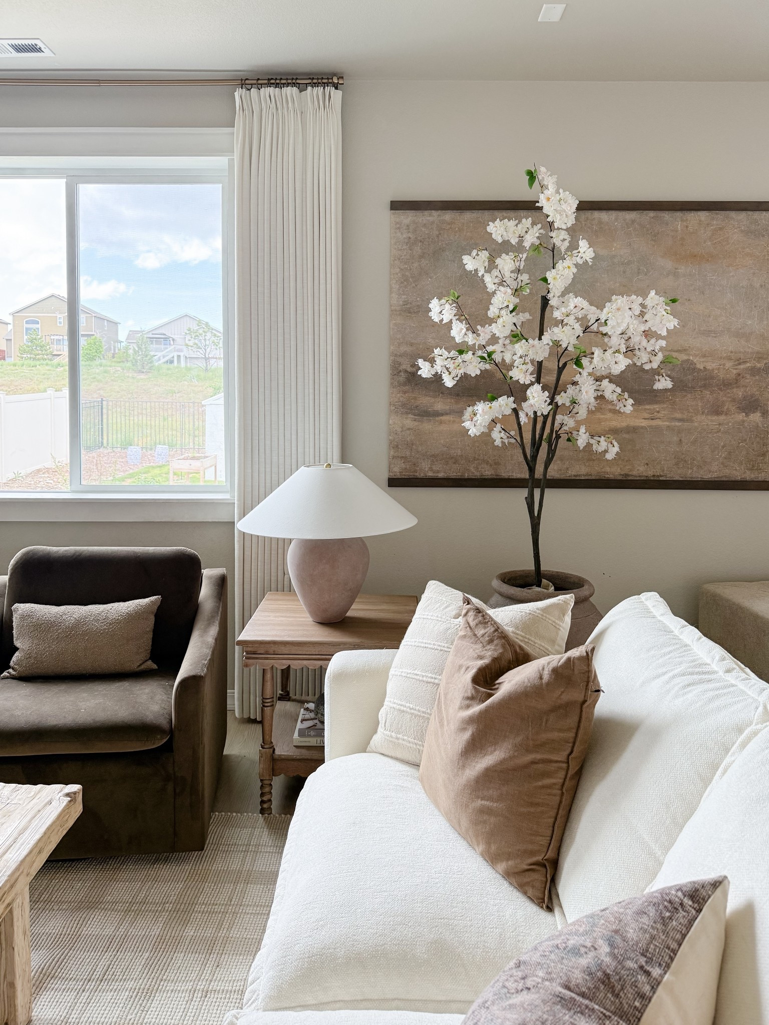 living room details 

#LTKSeasonal #LTKHome