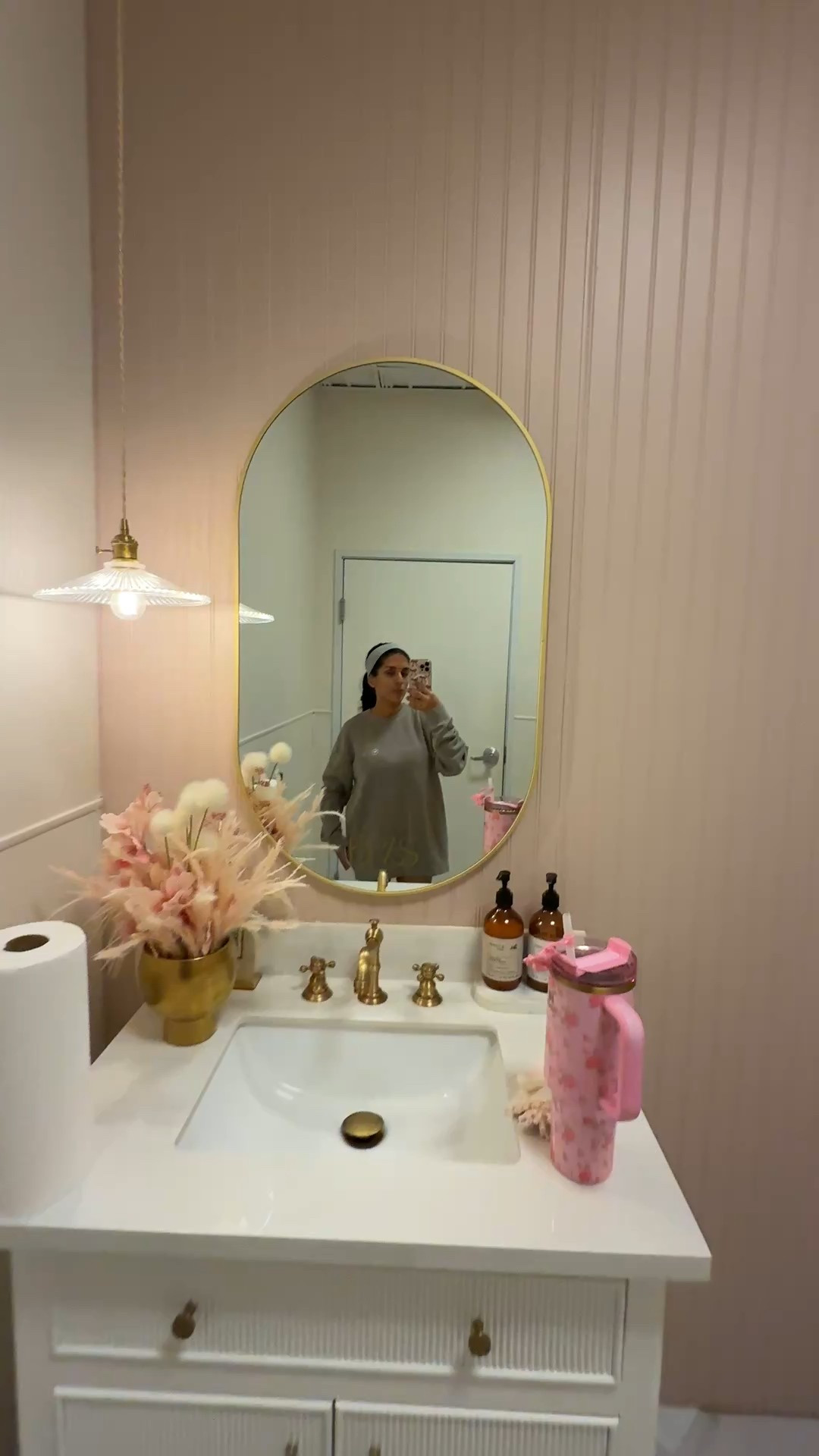 ✨ Because even the smallest spaces deserve a little luxury ✨
It’s all in the details — gold accents, cozy tones, and that mirror moment we all love 💕

#HomeInspo #DecorGoals #AestheticVibes

#LTKSeasonal #LTKActive #LTKStyleTip