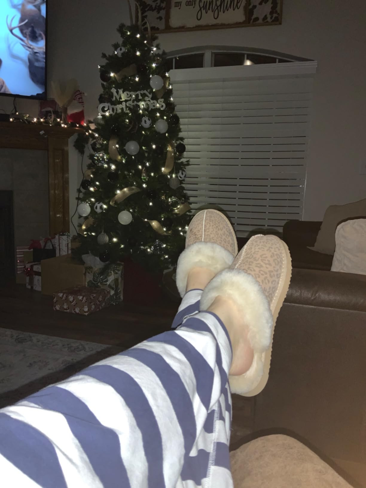 Dearfoams Women's Fireside Sydney Shearling Fur Indoor/Outdoor Scuff Slipper with Wide Widths | Amazon (US)