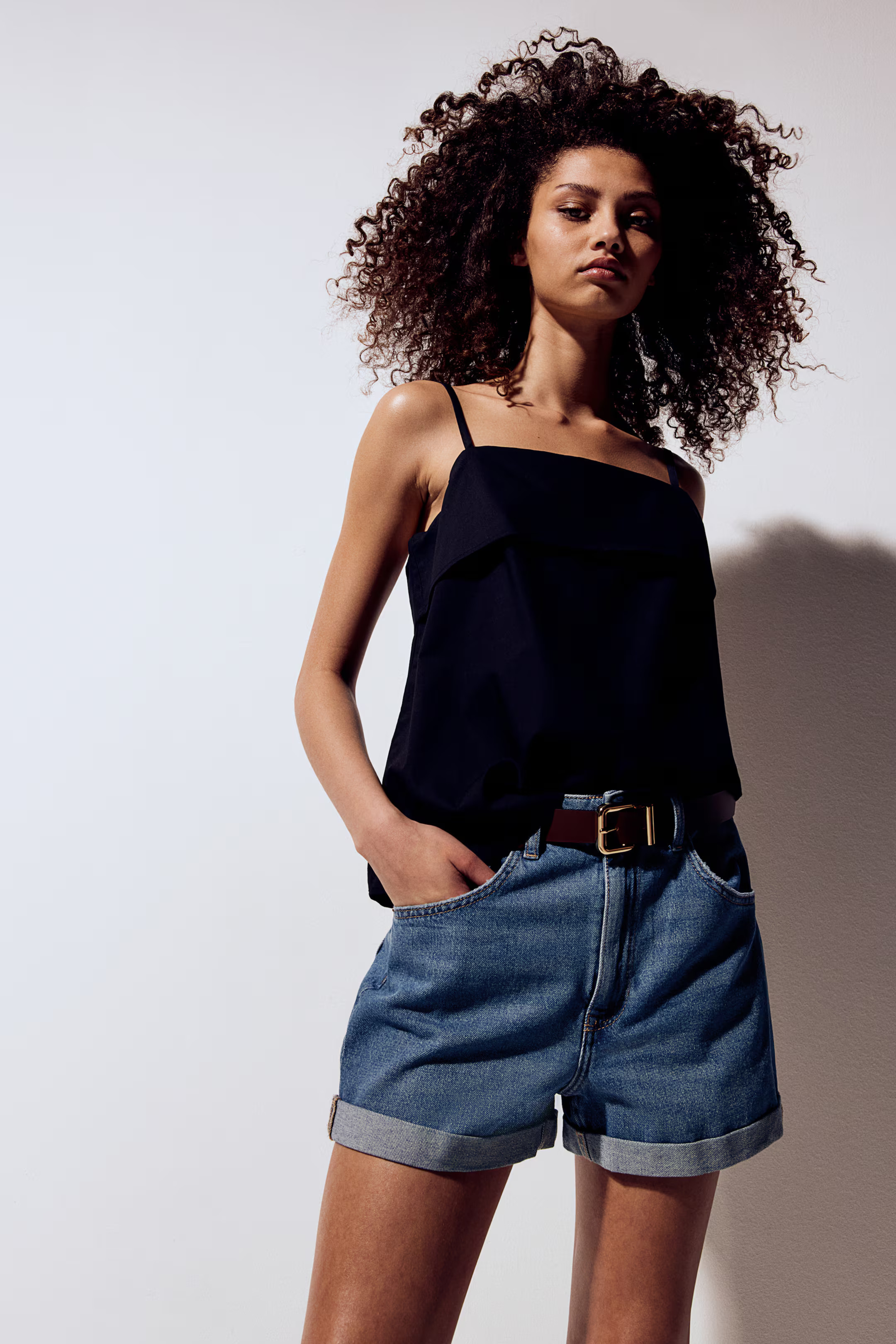 High-waisted denim shorts | H&M (UK, MY, IN, SG, PH, TW, HK)