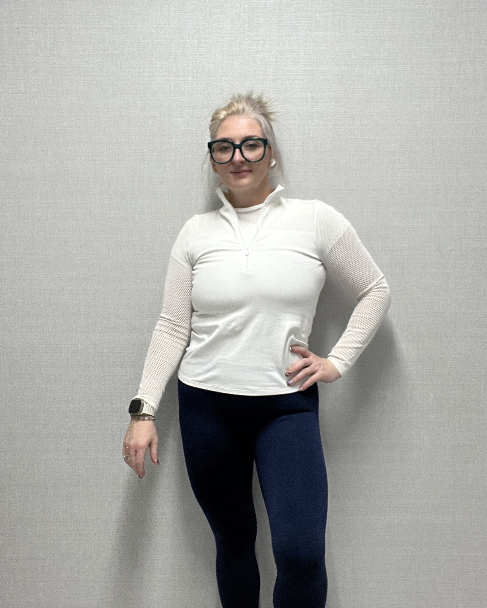 Affordable gym set with strong compression and breathable mesh detail.

The waistband actually stays put and it’s squat-proof.

Shoes are Amazon and surprisingly comfortable.

All pieces linked here.