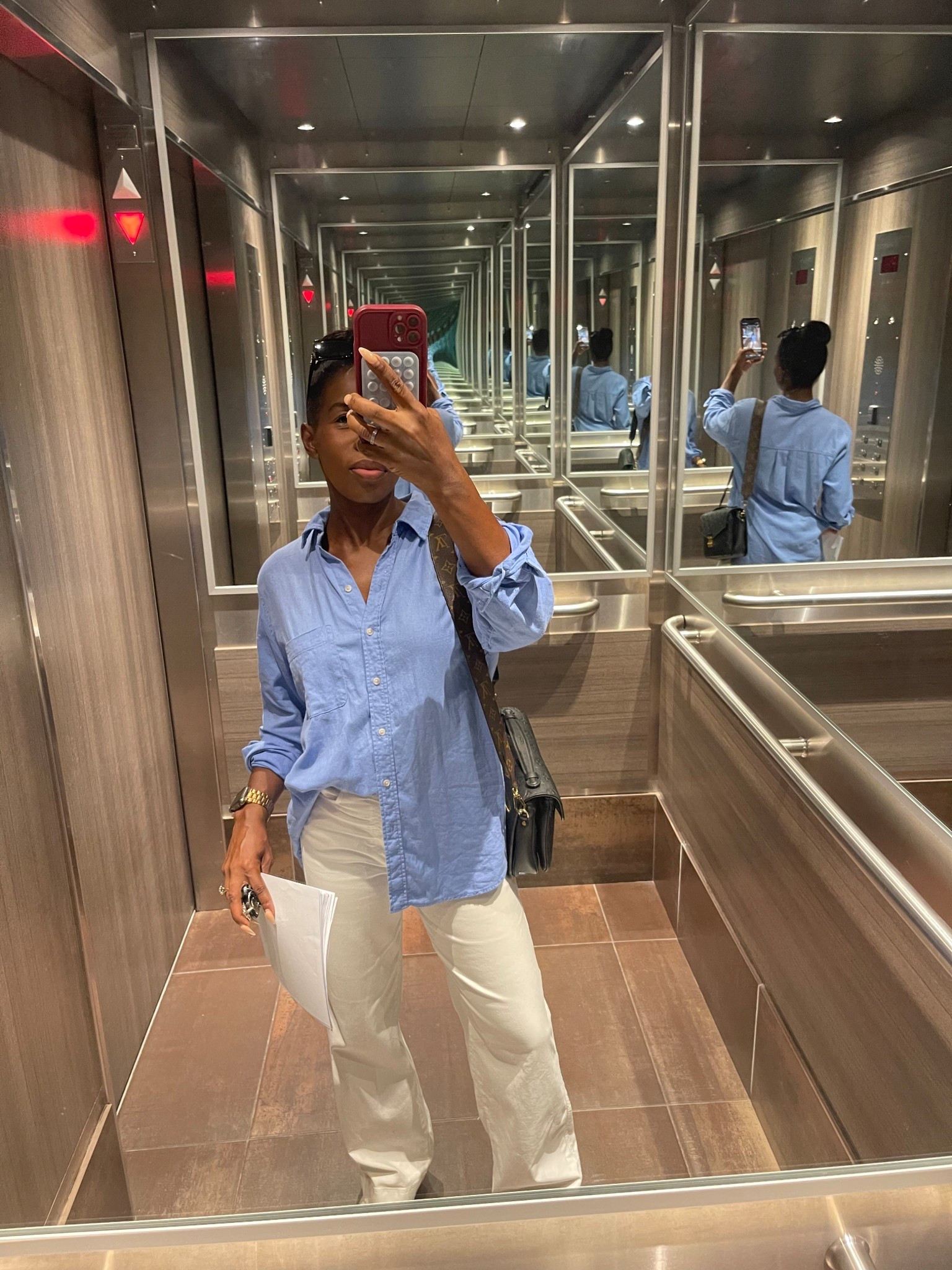 Casual day for school pick up. It’s still summer outside. 🩵☀️

#LTKSeasonal #LTKOver40 #LTKFindsUnder100