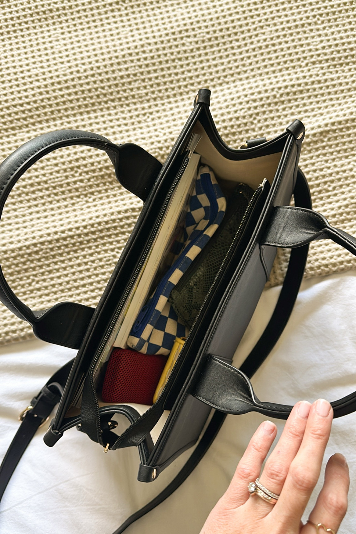 Purse I brought to church today. 

#LTKItBag #LTKStyleTip