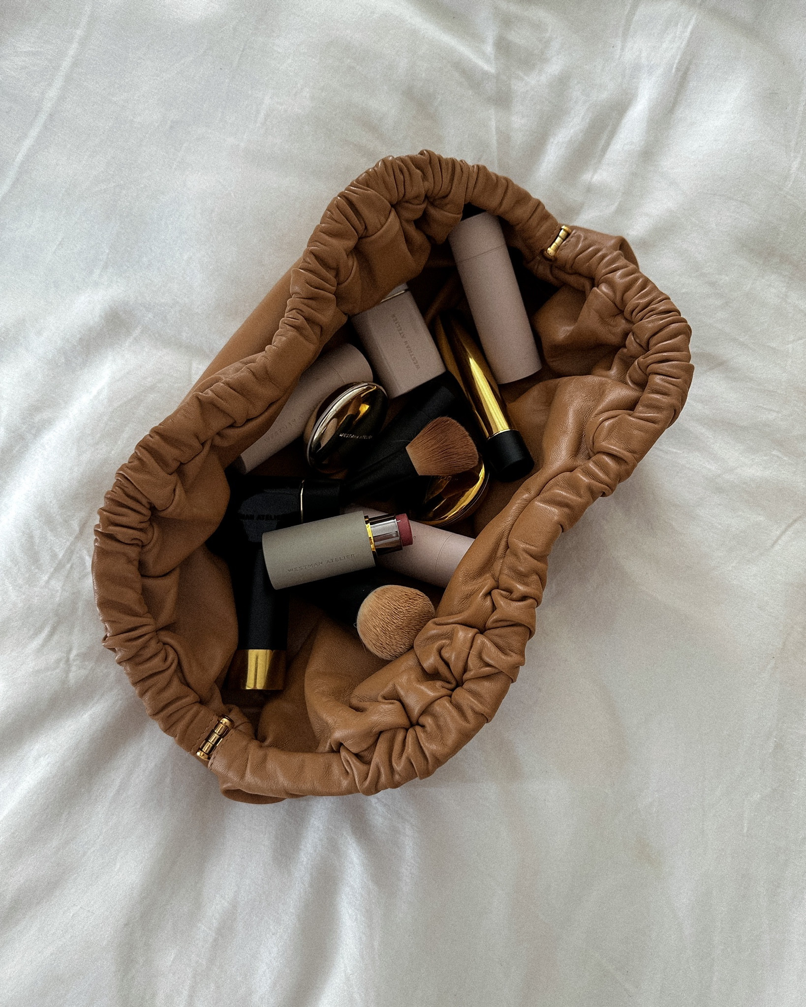 My favorite Westman Atelier makeup products! 
Foundation Stick: III
Liquid Foundation: III
Liquid Bronzer: Peau De Soleil
Blush Stick: Petal
Highlight Stick: Lit & Nectar
Pressed Powder: Translucent
Powder Bronzer: Coup De Solei
#fashionjackson #makeup #beauty #westmanatelier 

#LTKunder50 #LTKunder100