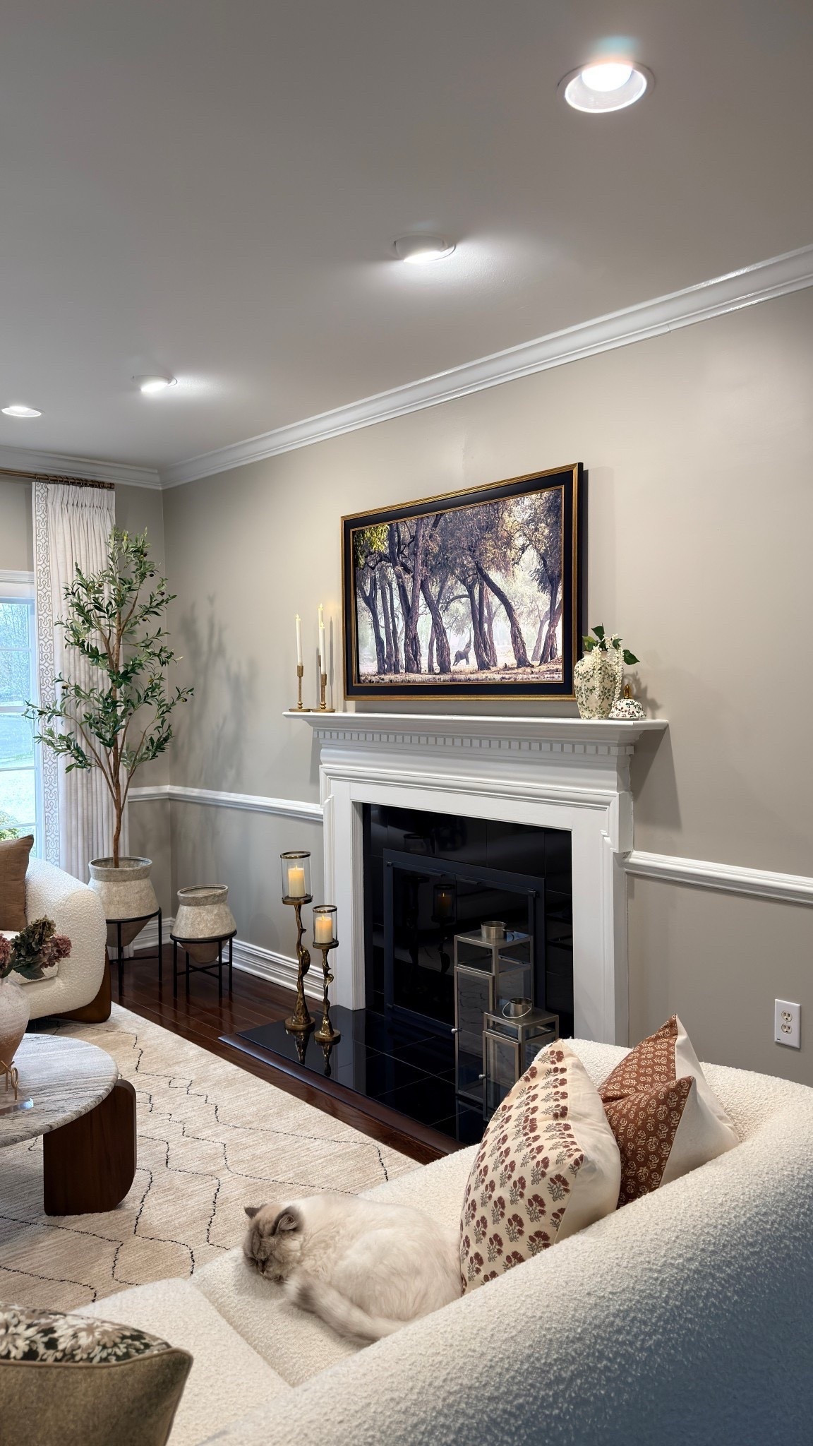 Living room details - neutral with a hint of spring! 


#liketkit #LTKHome #LTKSeasonal #LTKSaleAlert
@shop.ltk
https://liketk.it/61832