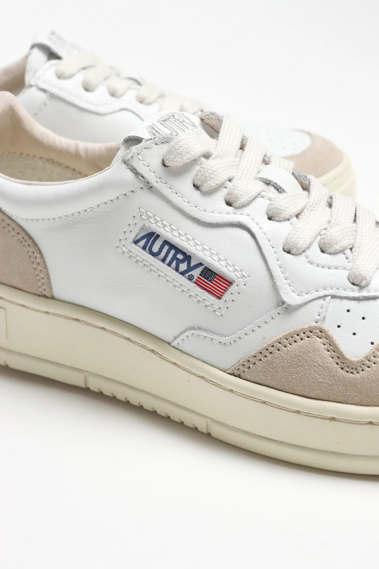 Sneaker Medalist Suede in Weiß | ANITA HASS