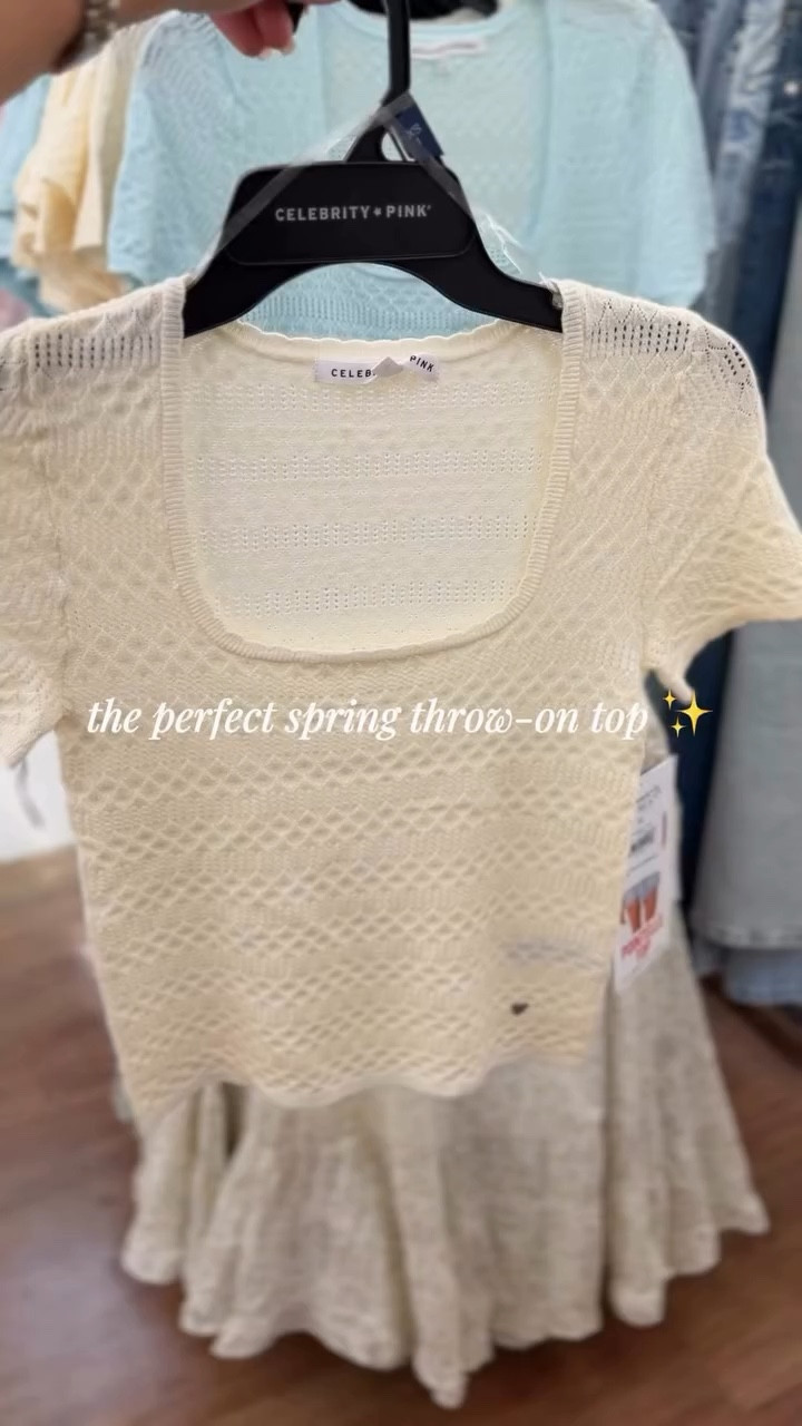 Lightweight, cute, and easy to style 🙌🏼
This openwork sweater top is perfect for spring outfits!

#WalmartStyle #SpringFashion #OOTD #AffordableStyle #TeacherStyle