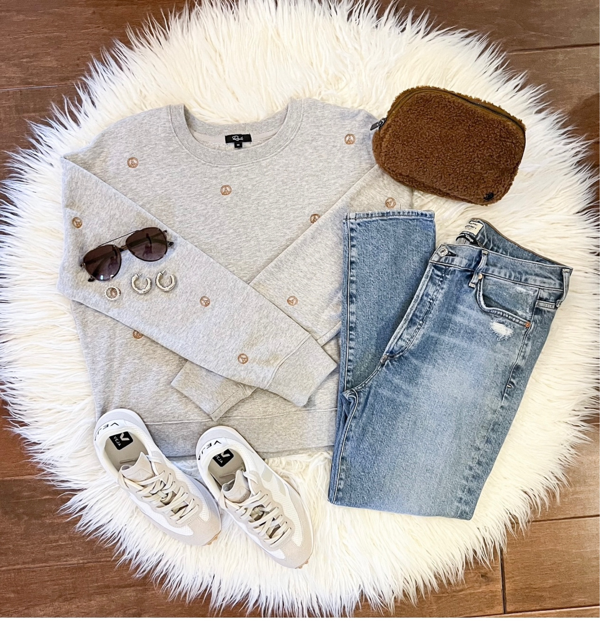 Love how soft and cozy this Rails sweatshirt is from Evereve!  Check out the adorable embroidered ✌️ sign detail… 

Rails Sweatshirt
Citizens of Humanity Jeans
Veja Sneakers

Cozy outfit l Designer jeans l Lululemon l Walmart finds l Belt bag

#LTKshoecrush #LTKsalealert #LTKstyletip