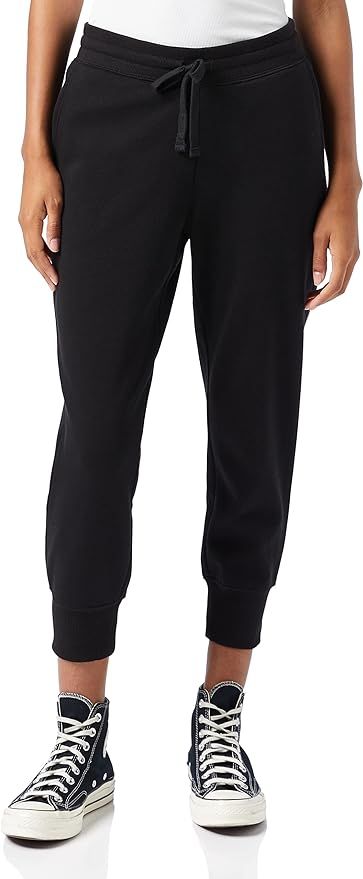 Amazon Essentials Women's Fleece Capri Jogger Sweatpant (Available in Plus Size) | Amazon (US)