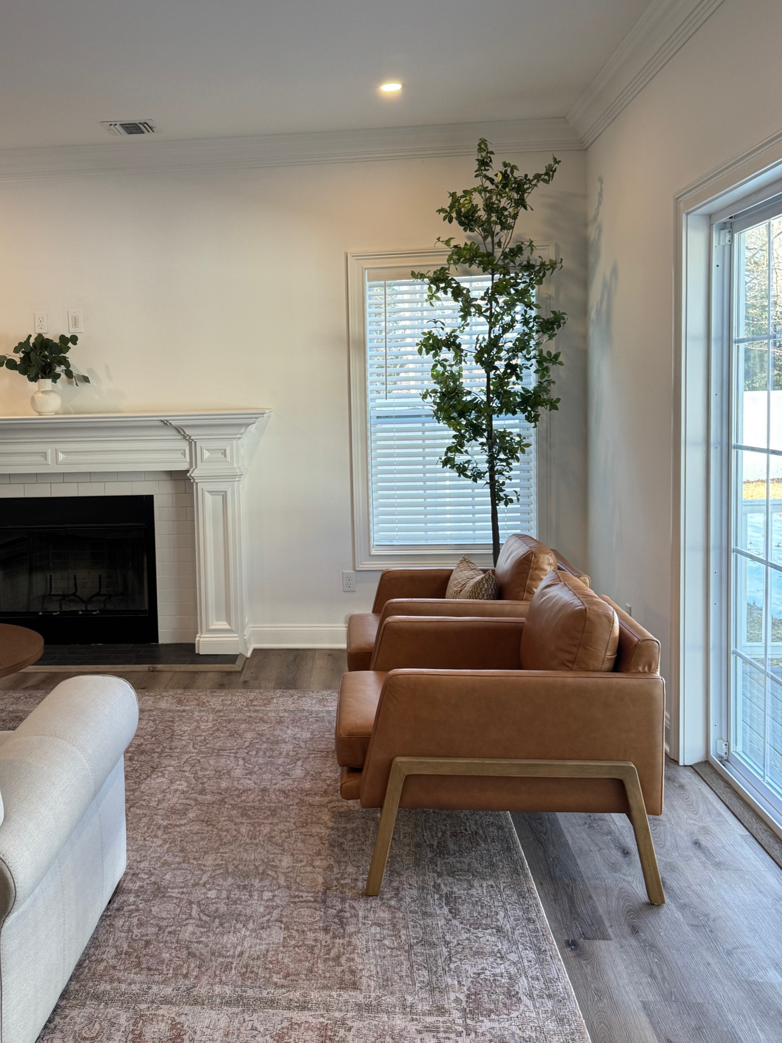 Most perfect accent chairs!! 

Home decor, home inspo