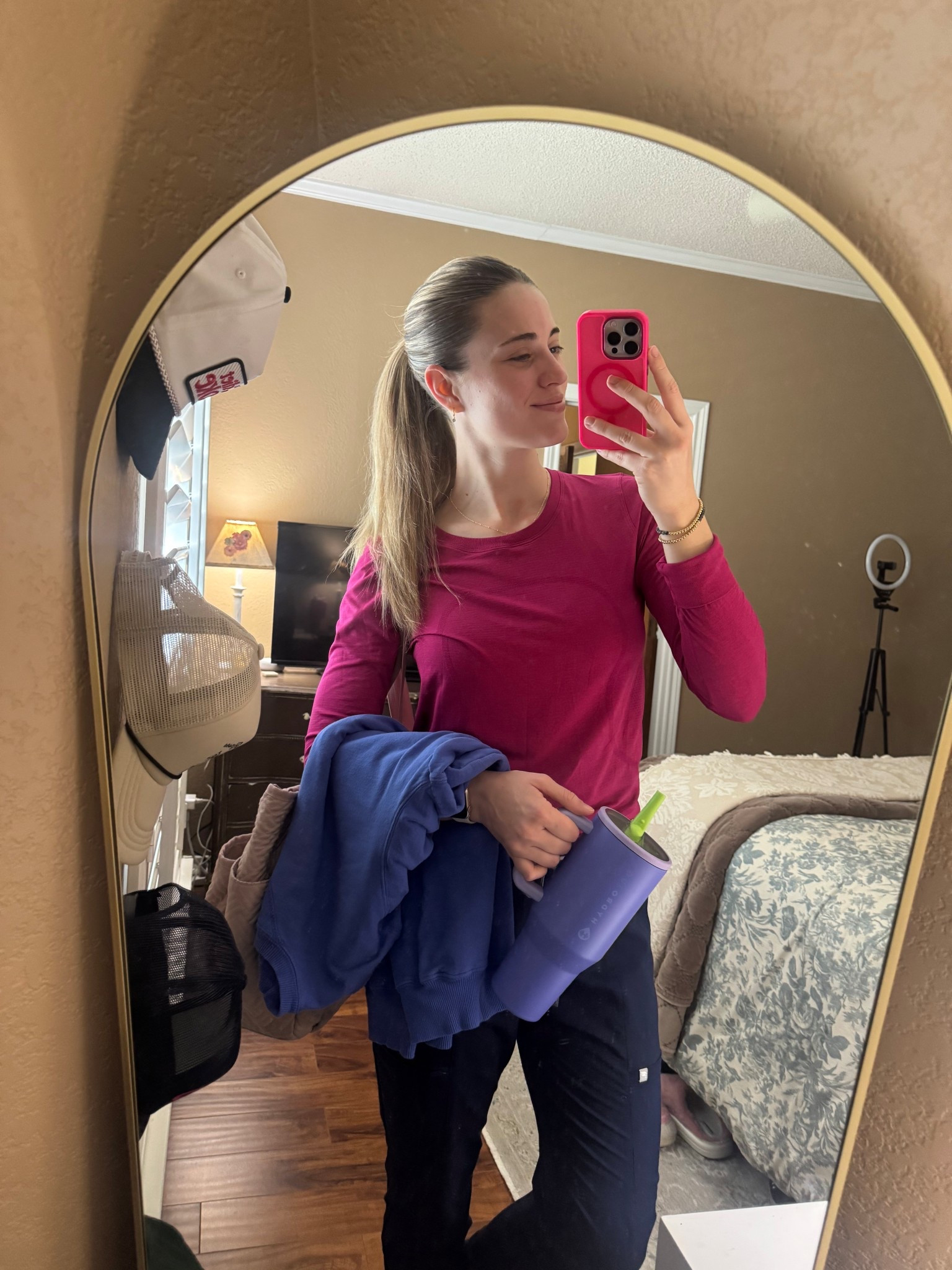 Shift 2 of 3 OOTD & must haves for my shift 🩷💙💚🩵 #nurseootd #lulelemon #hoka #amazon #fabletics #amazonmusthaves #nursemusthaves #hydrojugs #nursebag #trendingphonecase

#LTKItBag #LTKStyleTip #LTKWorkwear