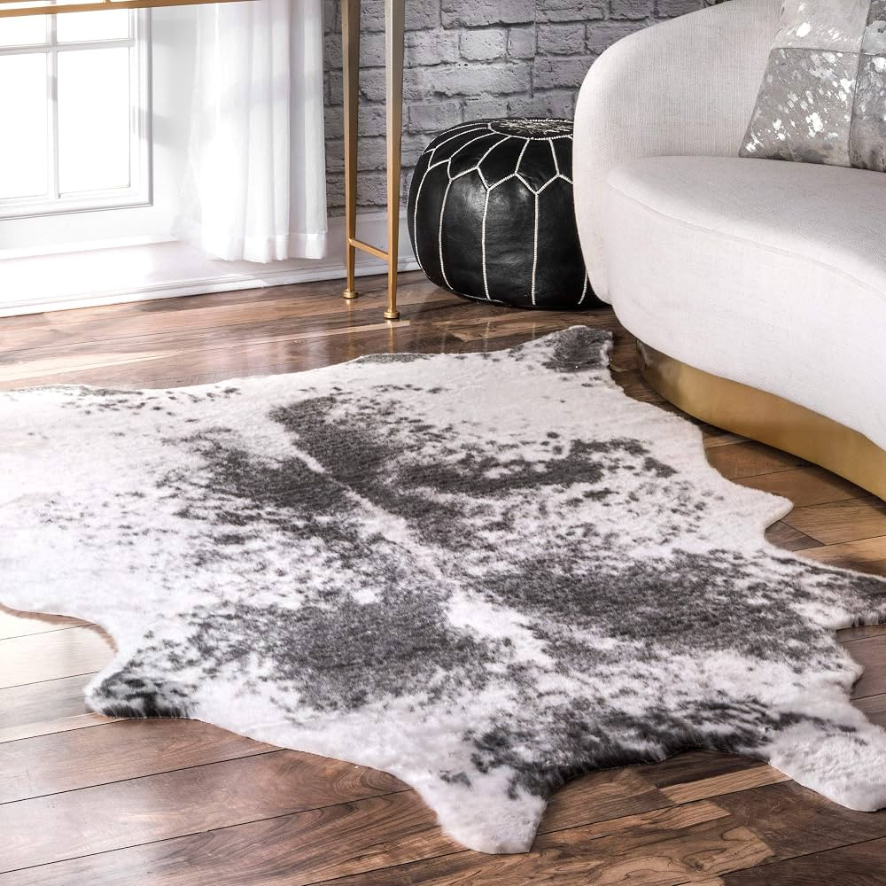 Amazon.com: nuLOOM Halina Faux Cowhide Area Rug, 5' x 6' 7", Black : Home & Kitchen | Amazon (US)