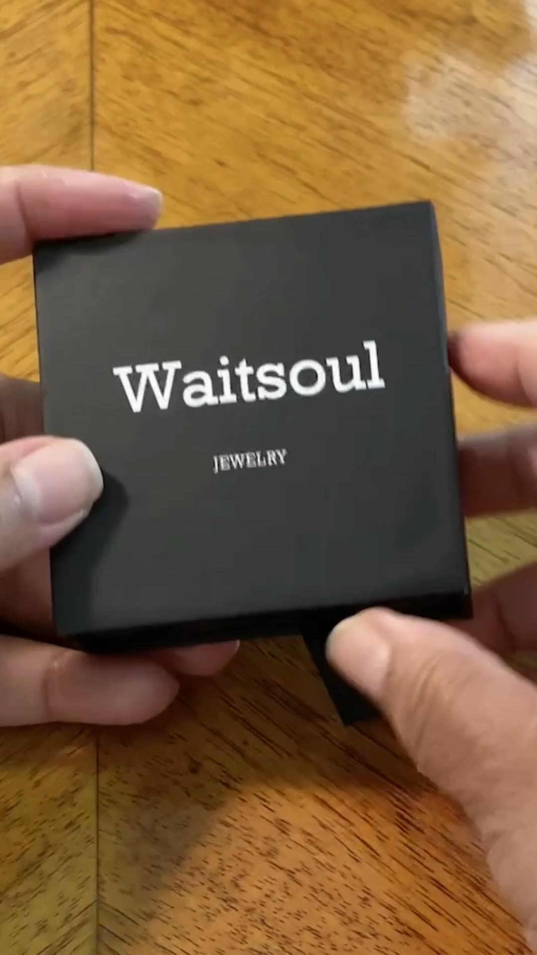 The packaging is outstanding! 
I’m wondering if they won an award for the way they boxed up this sterling silver necklace 👏🏽 when they talk about making a good first impression they probably should use this as an example. 

This is a great gift for men and women. Also teenagers would love to find this necklace under the tree with their name on it as well