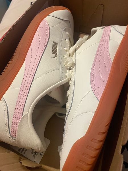 Another new sneaker pickup! These are so me! I love the off white and pink combo with the gum bottom 😍

#LTKfindsunder100 #LTKsalealert #LTKFestival