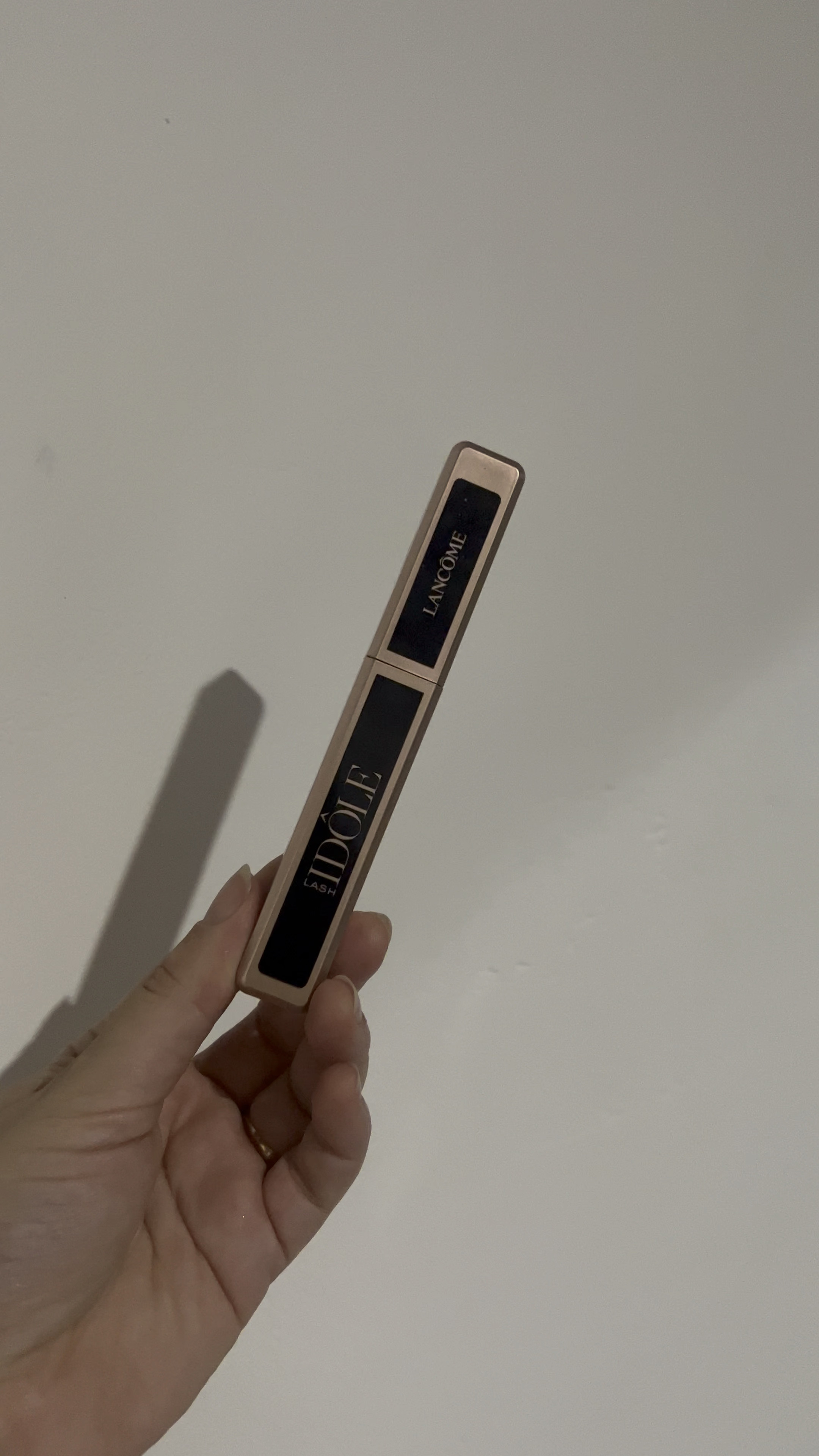 3 máscaras de cílios pra você investir nessa Black Friday!

A Idole de Lancôme tem sido uma das minhas favoritas, super resistente, não borra, bem pretinha e entrega volume aos cílios!

A Sumptuous Extreme da Estée Lauder é fantástica pra dar volume, entregar cílios bem poderosos e resistentes à água! Tenho amado usar em clientes!

A MAC Stack é viciante! Bem pretinha, entrega durabilidade e cílios bem volumosos!

Qual você já experimentou?
A MAC Stac

#LTKbeauty #LTKHolidaySale #LTKbrasil