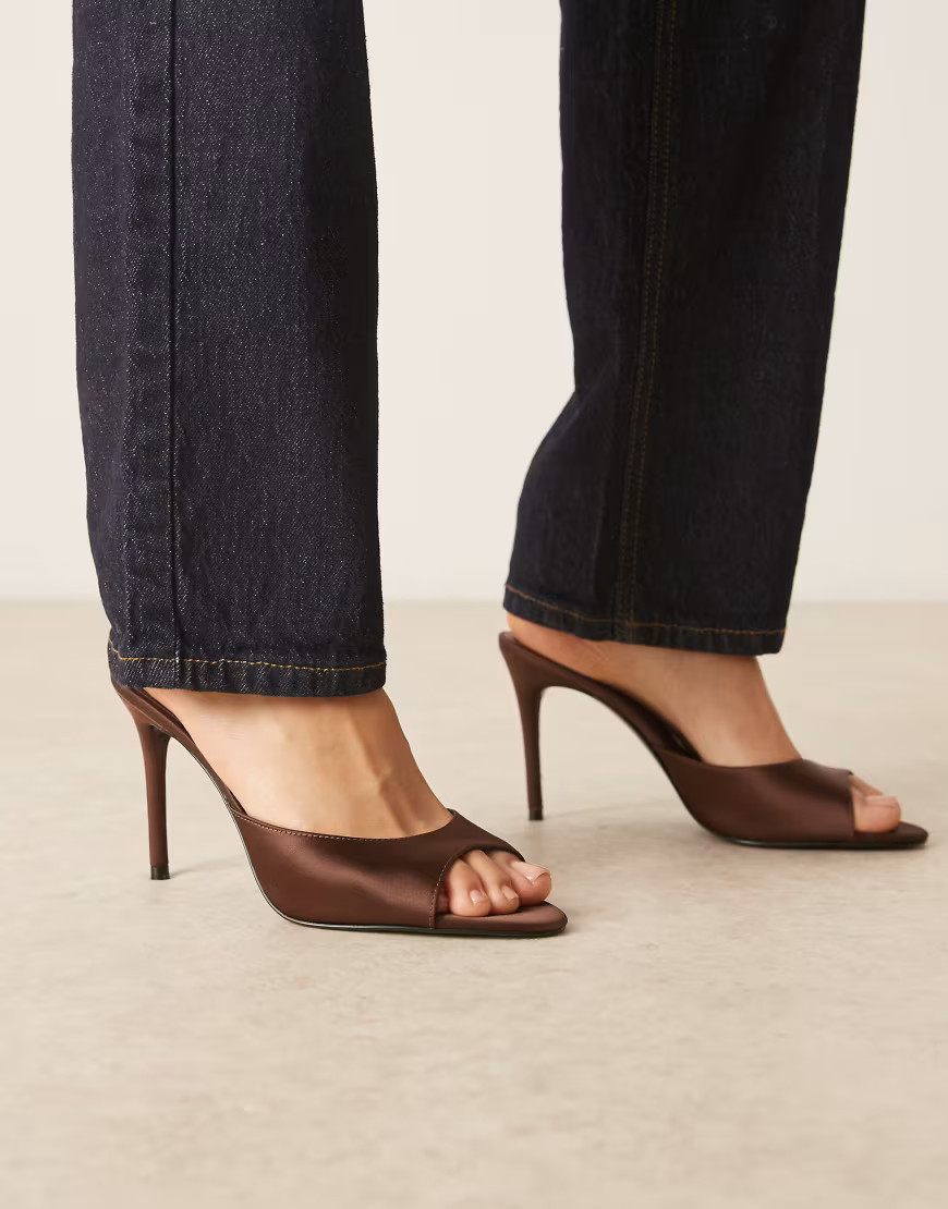 Mango – Mules aus Satin in Schokobraun mit Absatz-Brown | ASOS (Global)