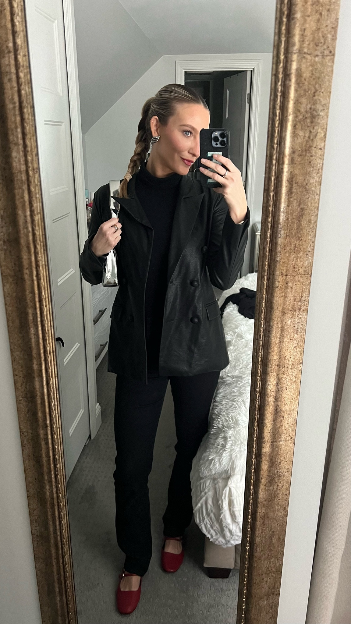 ootd #red #redaccents #redtrend #balletflats #valentinesday

#LTKshoecrush #LTKfindsunder100 #LTKSeasonal