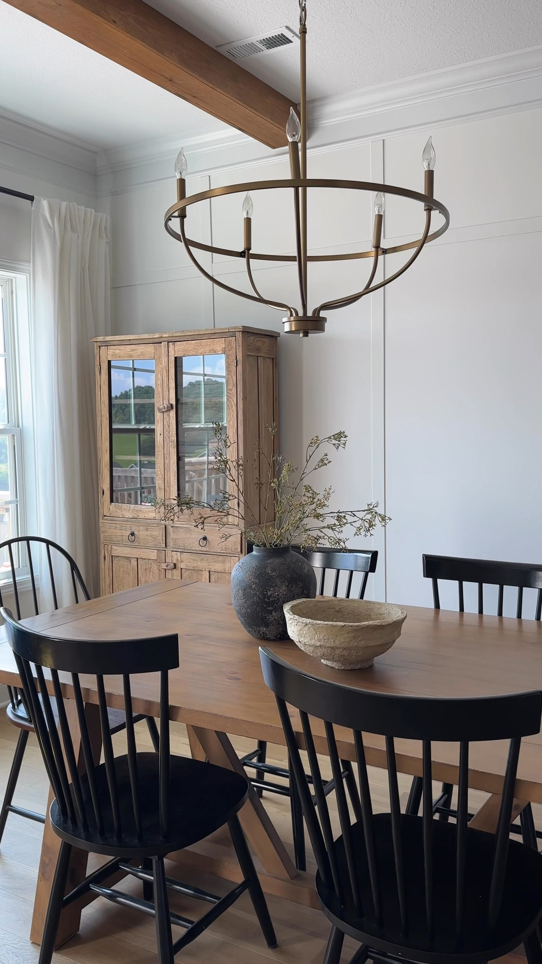 Walmart stems 3-pack for $5 😍 

Such a pretty transitional stems for fall 🍂 
Vase is from Hobby Lobby 
