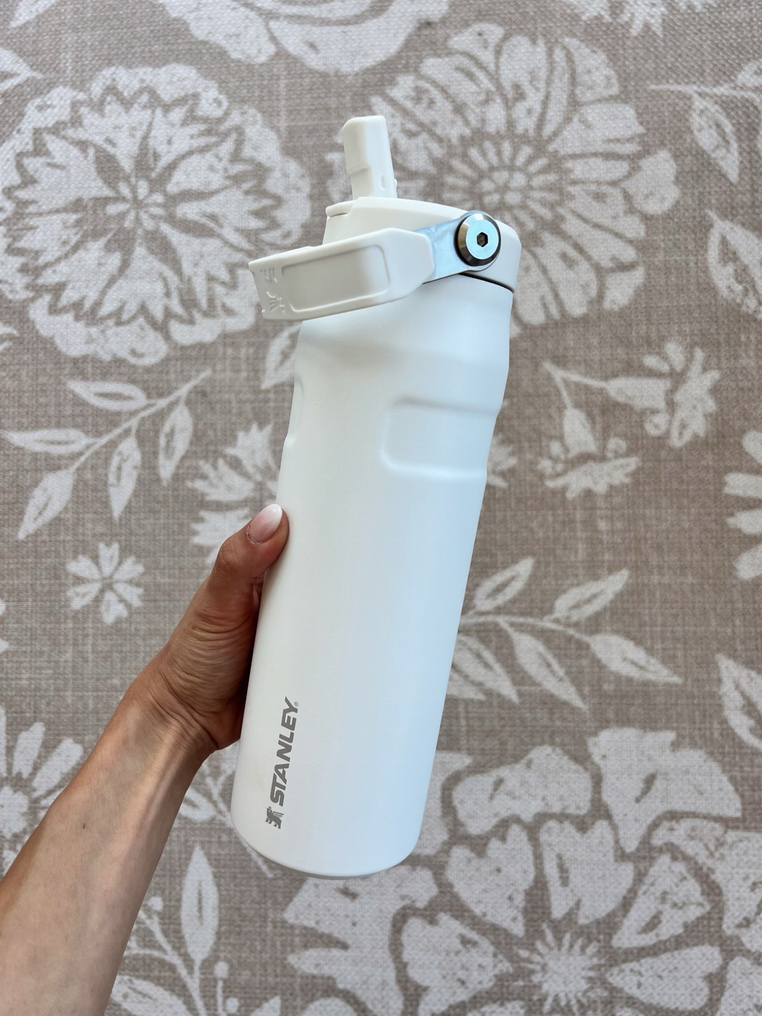 Love the is 24oz tumbler for traveling! Perfect to share with my daughter. Keeps drinks cold for hours and I appreciate the handle 

#LTKHome #LTKFamily