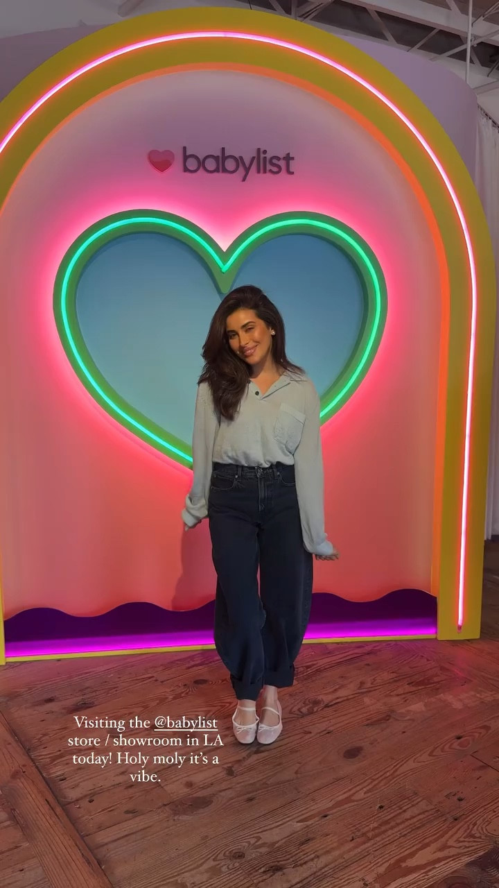 Everlane jeans are in shade Ocean 

#LTKVideo #LTKShoeCrush #LTKStyleTip