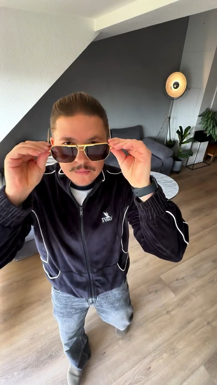 Der nächste Trip in die Sonne steht vor der Tür und ich brauche Eure Hilfe. Welche gefällt Euch besser? #sunglasses #prada #bottegaveneta