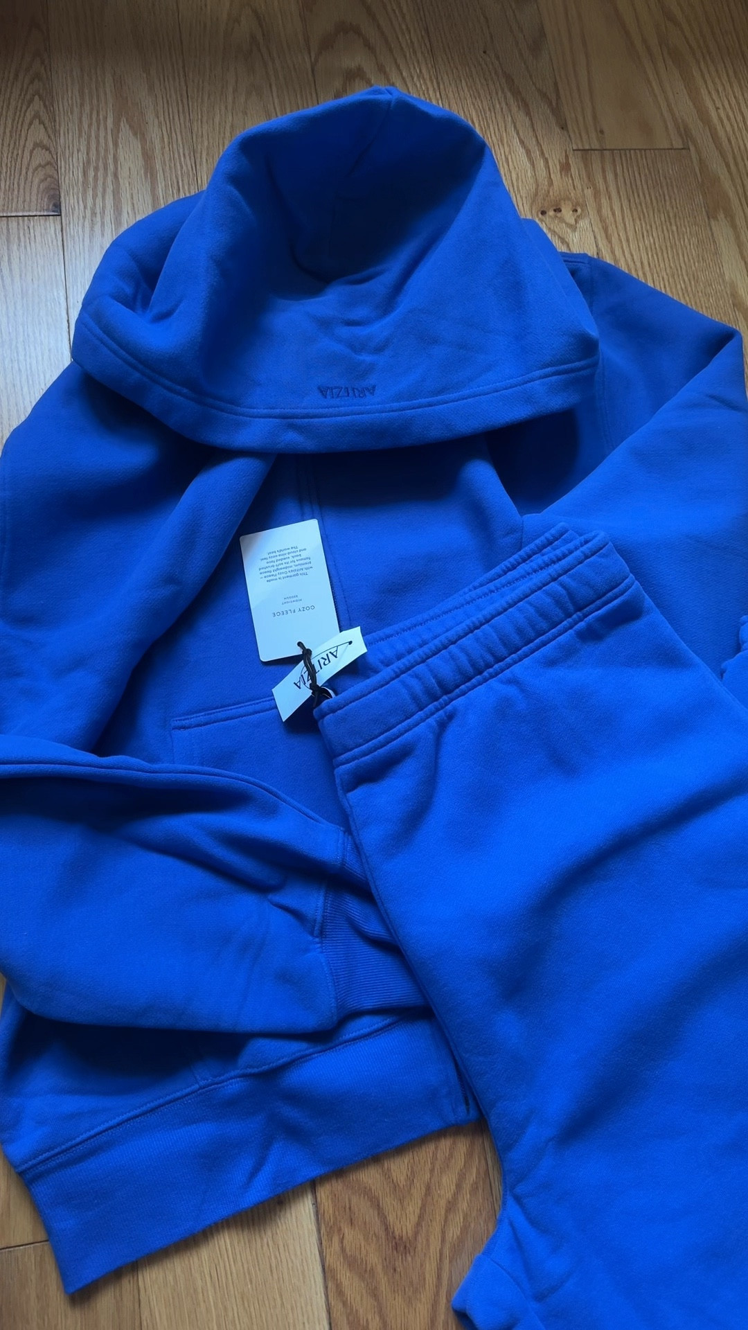 This is your sign to buy the Aritzia jazz blue set 

#LTKautumn #LTKwinter #LTKcanada