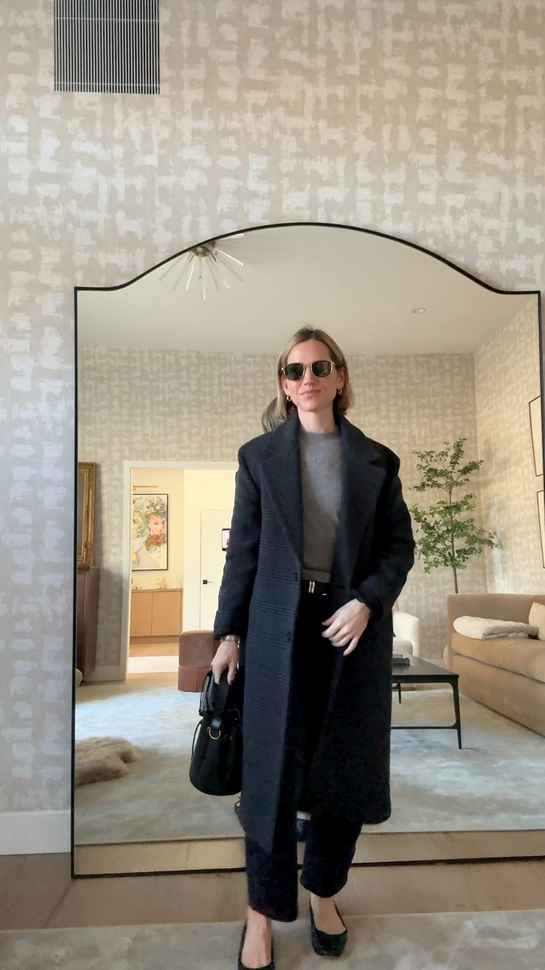  Simple and chic Christmas week OOTD. These are my most loved jeans of 2025.

#LTKootd