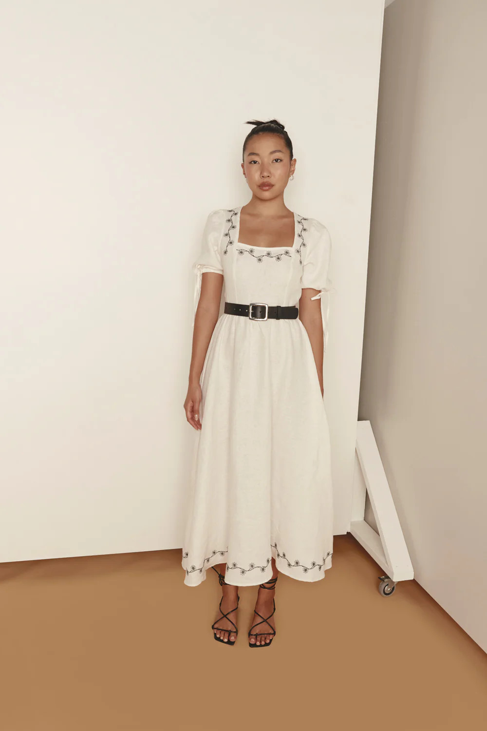 Lucy Linen Maxi Dress Daisy | VRG Grl