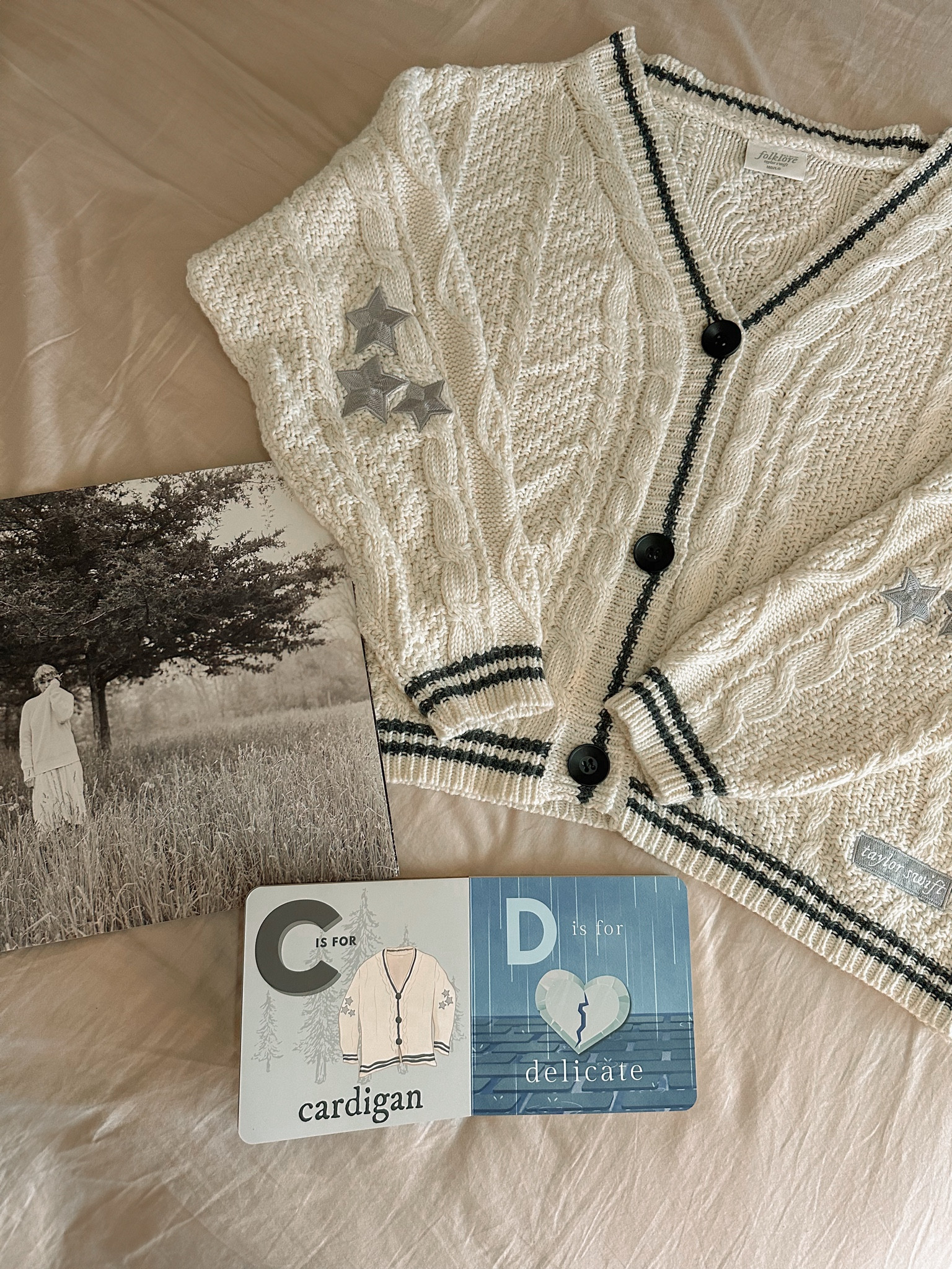I got my Taylor Swift Folklore Cardigan in the mail today! Can’t wait to wear it once it gets colder while I listen to my Folklore album 🌲⭐️

Taylor Swift | Record | Vinyl | Toddler book | Folklore | Cardigan | Fall Fashion | Fall 

#LTKHome #LTKKids #LTKMidsize