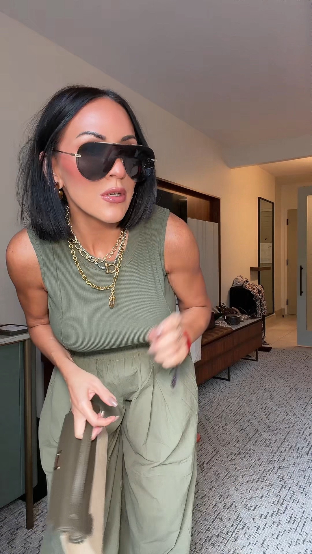 Apparently I left one of my favorite Summit outfits sitting in my camera roll… 👀

somehow it ended up being my favorite casual look of the trip. 😂 These pants are SO good. The shape, the fit, the little unexpected drama at the bottom 🙌🏽