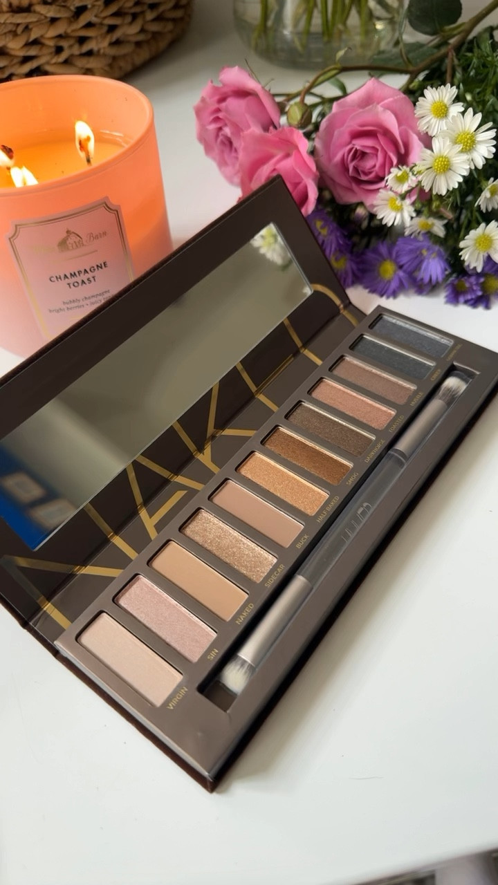 The original URBAN DECAY eyeshadow palette


#LTKBeauty #LTKStyleTip #LTKFindsUnder100