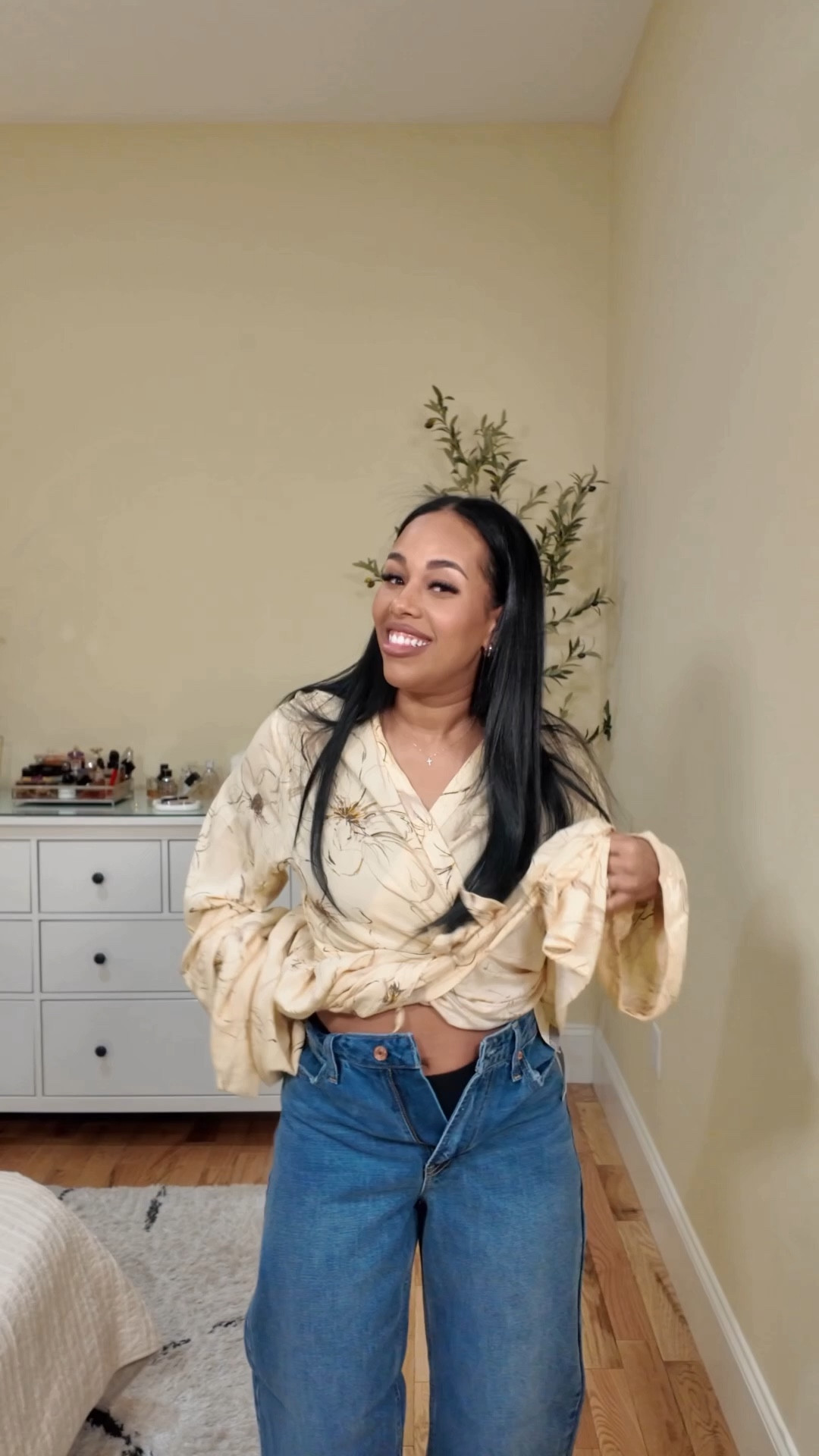 Ordering denim online after a body change feels risky. But when it fits without a fight you know you found the one. @gapstyle 

Wearing size 28 (size 6) and they fit true to size — no need to size up or down.

• High rise
• Minimal stretch
• Full length (hits right at the heel without dragging)
• Holds its shape throughout the day
• Structured but still very comfortable

Even with minimal stretch, they don’t feel tight or restrictive just supportive in all the right places.

These are officially my new go-to denim, and now I need them in every wash. 🤍

high rise jeans
high waisted denim
full length jeans
straight leg jeans
everyday denim
classic denim
wardrobe staple jeans
seasonless style
timeless denim
Gap denim
Gap high rise jeans

#LTKPetite #LTKMidsize