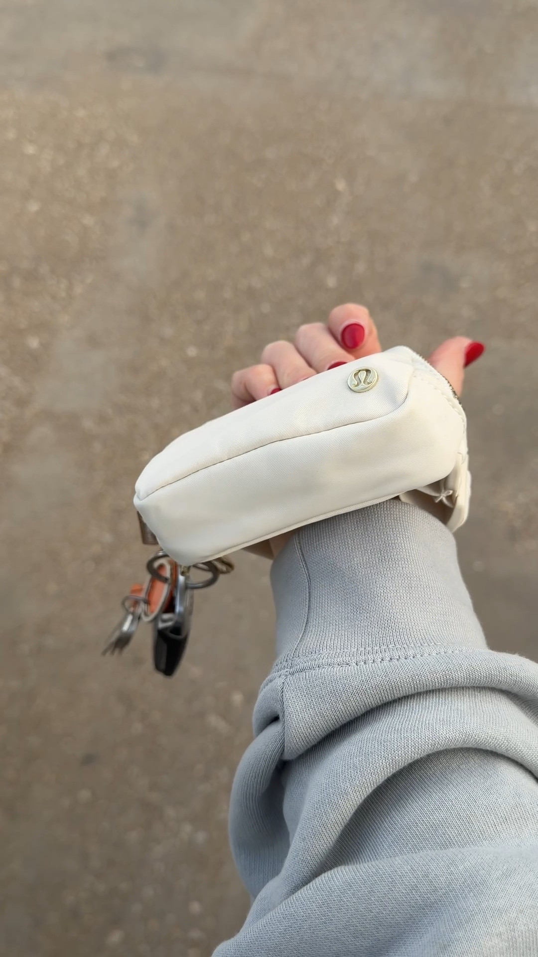 it’s like a bet bag for your wrist!!!!