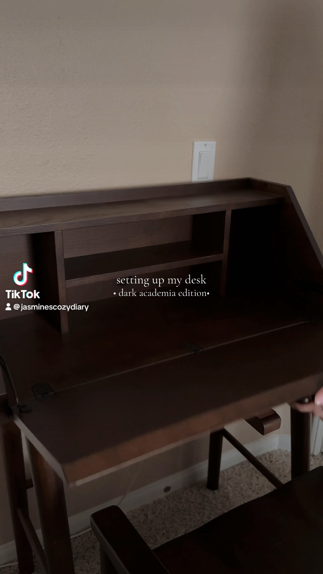 my dark academia desk set up.


make sure to follow me here as well as on tiktok + instagram for all things cozy, moody + vintage: @jasminescozydiary

#desk #desksetup #darkacademia #moody #moodyhome #darkandmoody

#LTKHome