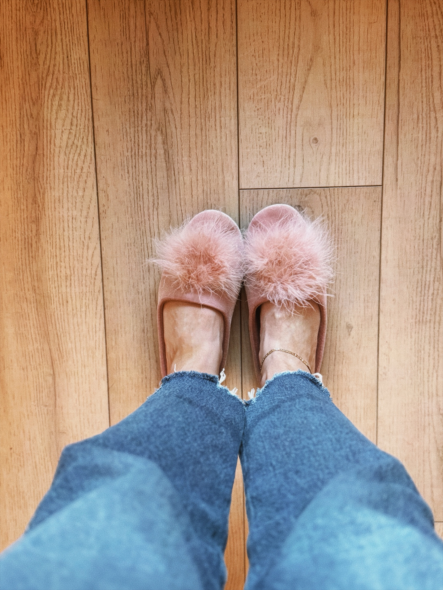 $22 Amazon slippers 😍🤌🏻

#LTKhome #LTKGiftGuide #LTKfindsunder50